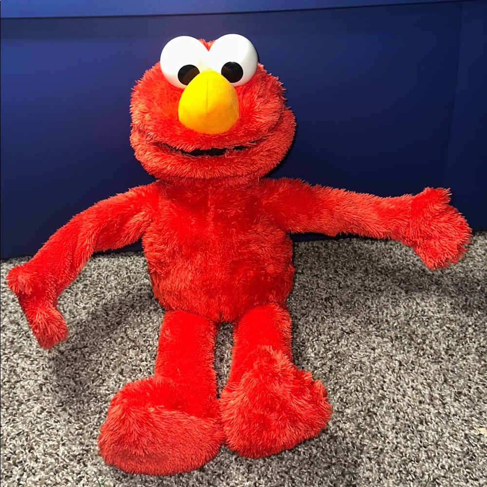 Sesame Street Big Hugs Elmo Interactive 20 in Talking Plush